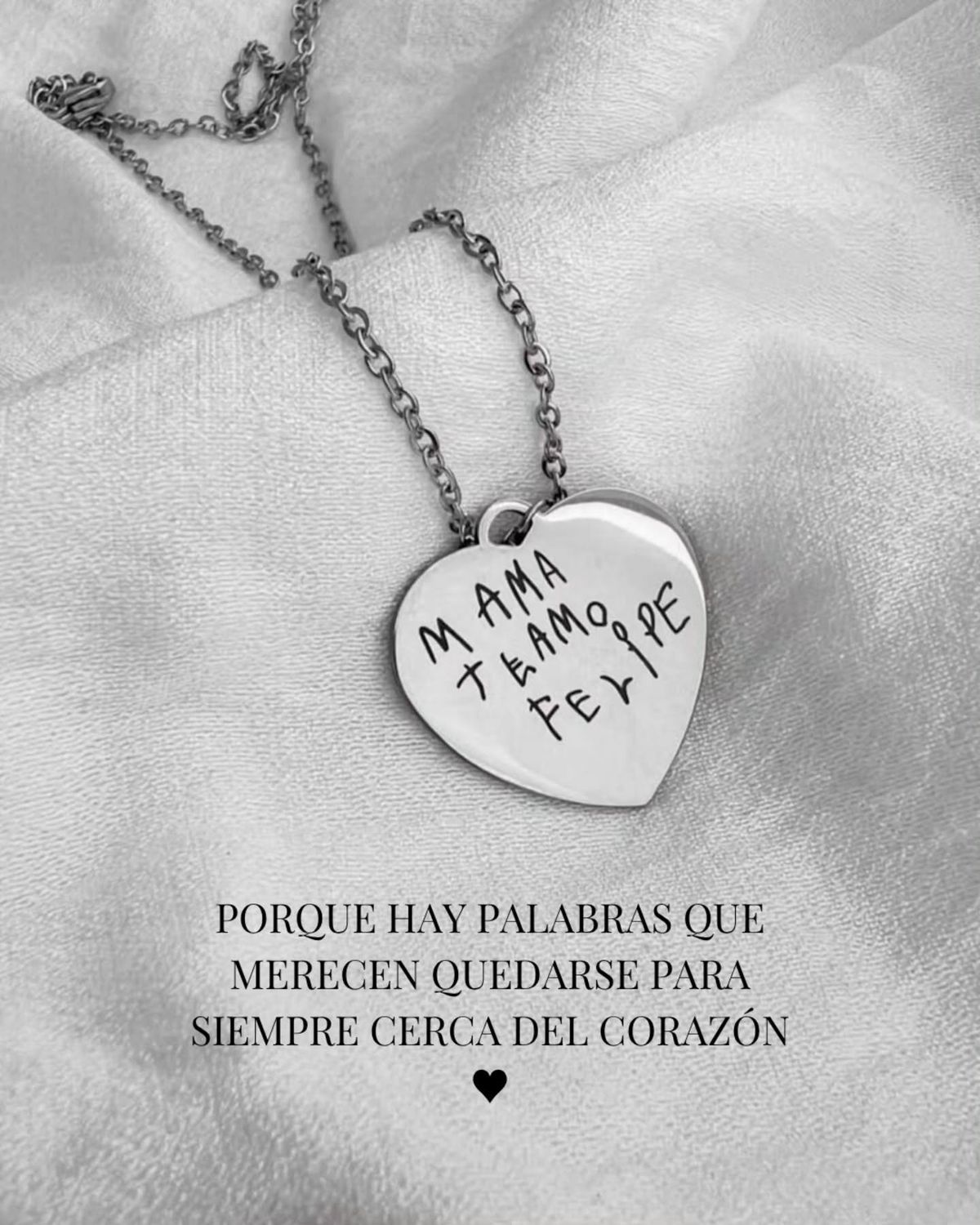 "Amor Eterno" Collar Personalizado para Mamá + Box de Rosas